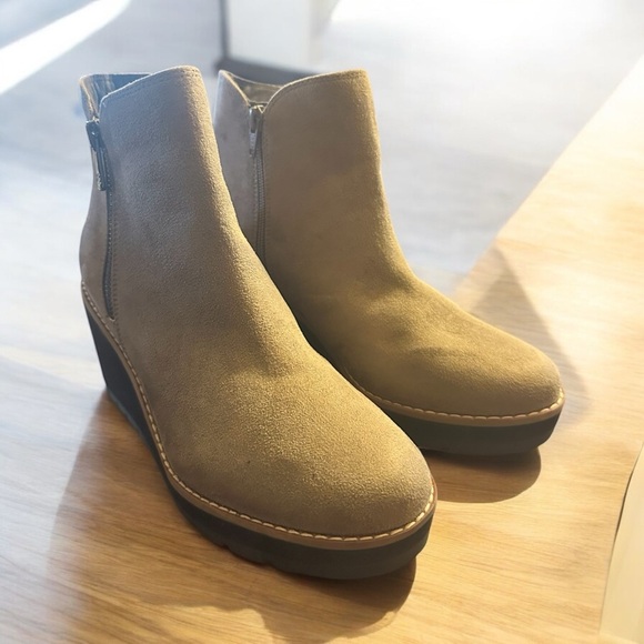 Easy Spirit Jayda Wedge Booties - Taupe - Size 7 - Picture 5 of 7